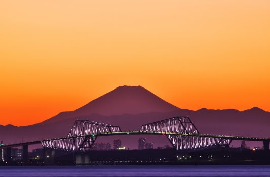 美しい夕景　東京湾と東京ゲートブリッジと富士山 　千葉県浦安市舞浜