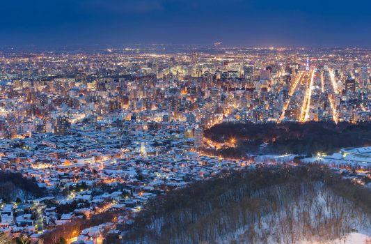 大通公園と冬の札幌の町並み　北海道の風景