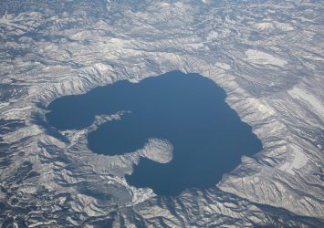 空から見た十和田湖　空から見た日本
