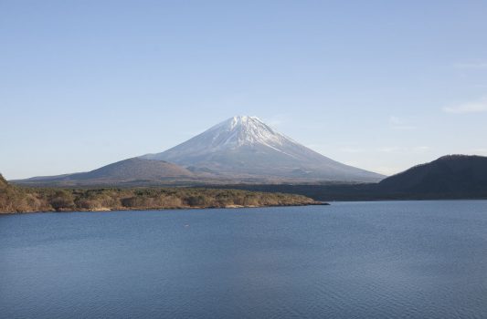 富士山と本栖湖の風景　山梨の風景