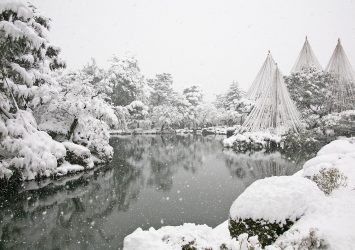 雪の兼六園　冬の金沢　石川の風景