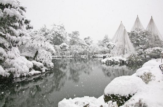 雪の兼六園　金沢の風景　石川の風景