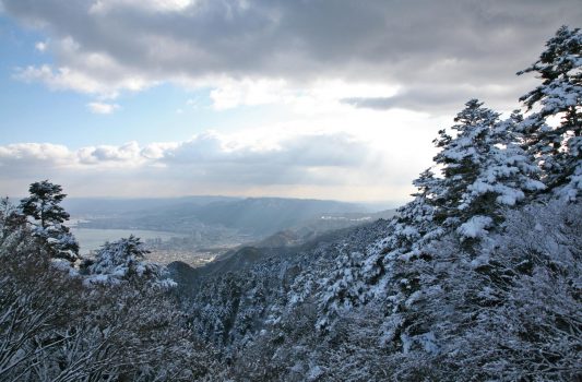 冬の比叡山と琵琶湖の風景　滋賀の風景