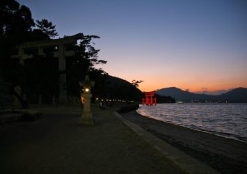 夕暮れの宮島の風景　広島の風景