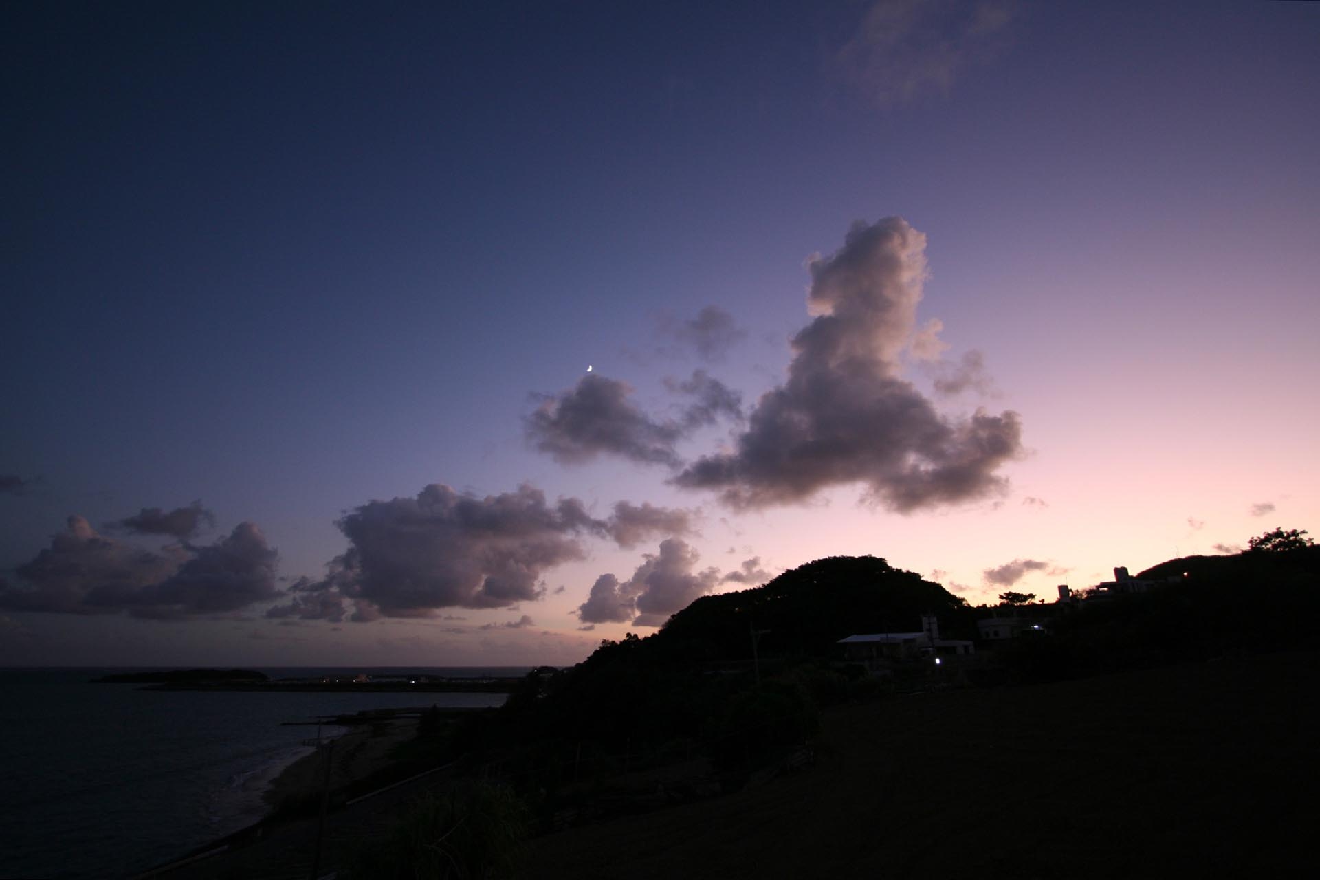 宜野湾の夕暮れ　沖縄の風景