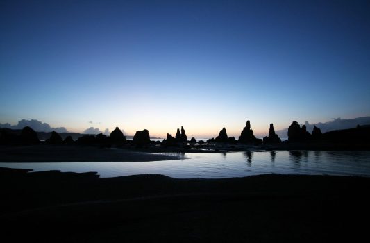 日の出前の橋杭岩　和歌山の風景