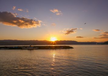日本海の朝日　若狭湾　福井の風景