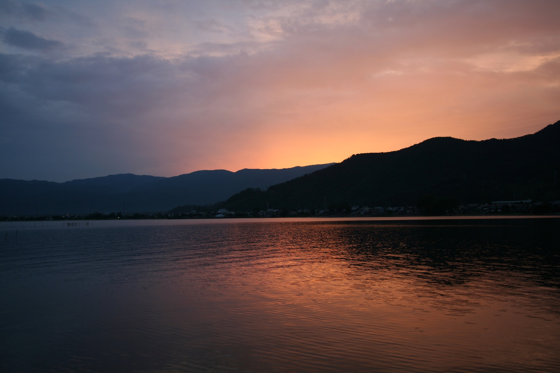 琵琶湖の夕暮れの風景　滋賀の風景