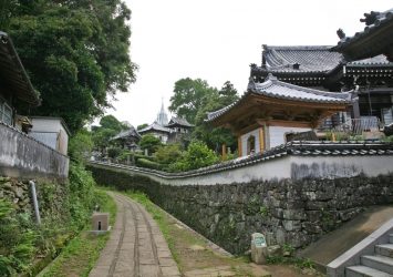 平戸　寺院と教会の見える風景　長崎の風景