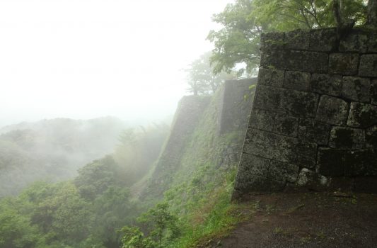 雨の岡城　大分の風景