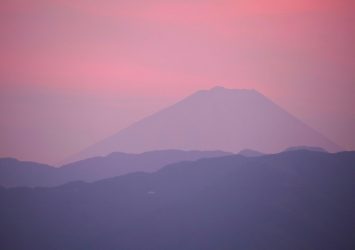 甲府城から見る夕暮れの富士山　山梨の風景