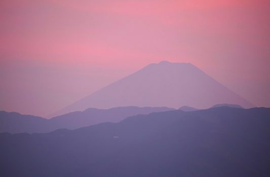 甲府城から見る夕暮れの富士山　山梨の風景