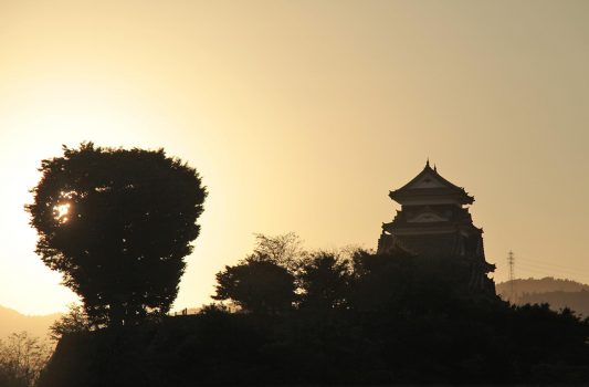 夕暮れの大洲城　愛媛の風景