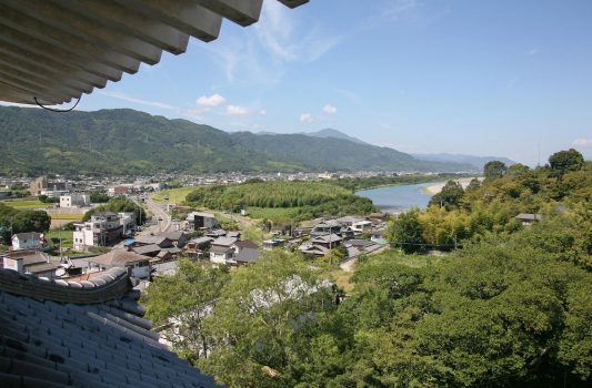 川島城から見る吉野川と町並み　徳島の風景