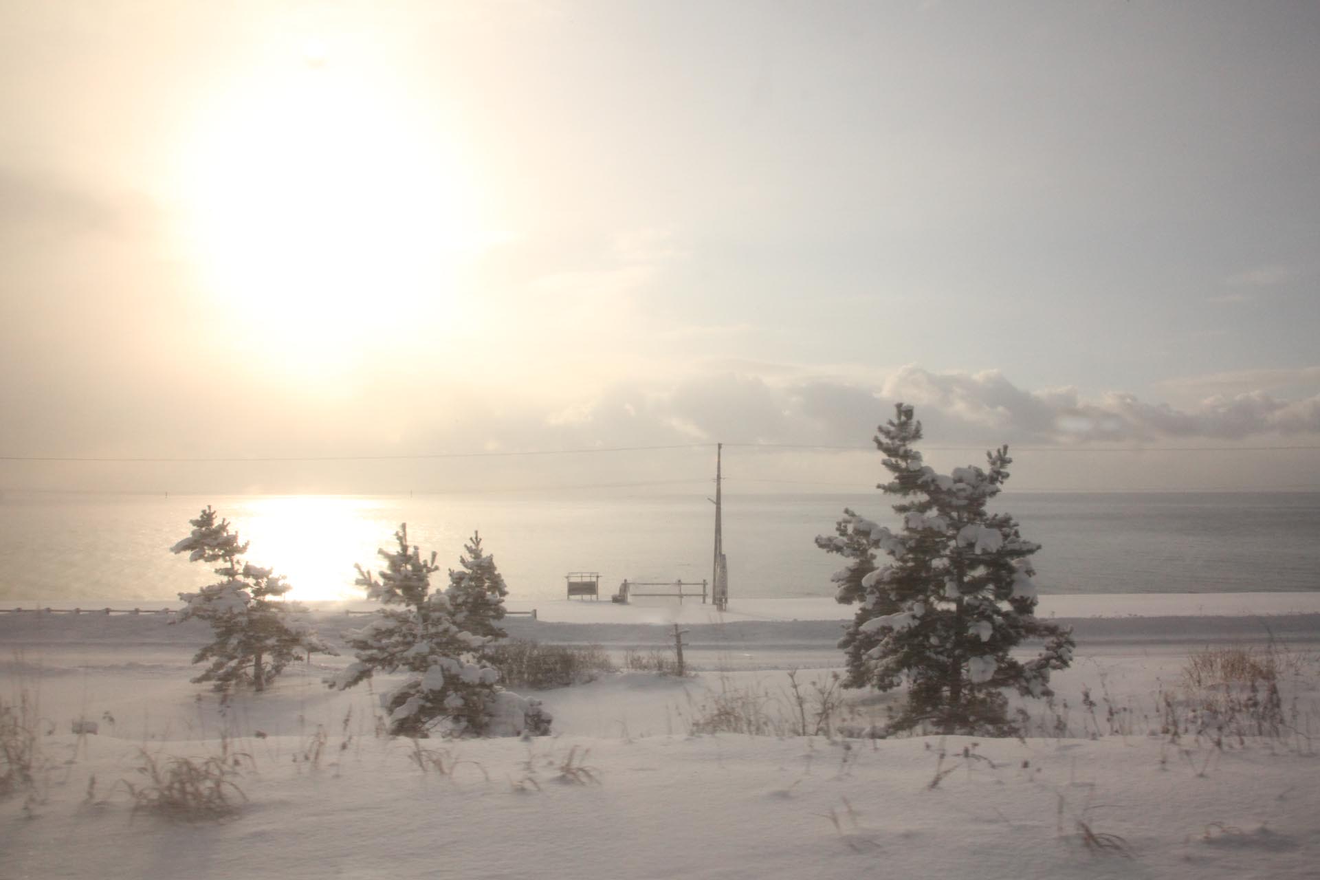 北斗星の車窓から見る北海道の冬の朝の風景　北海道の風景