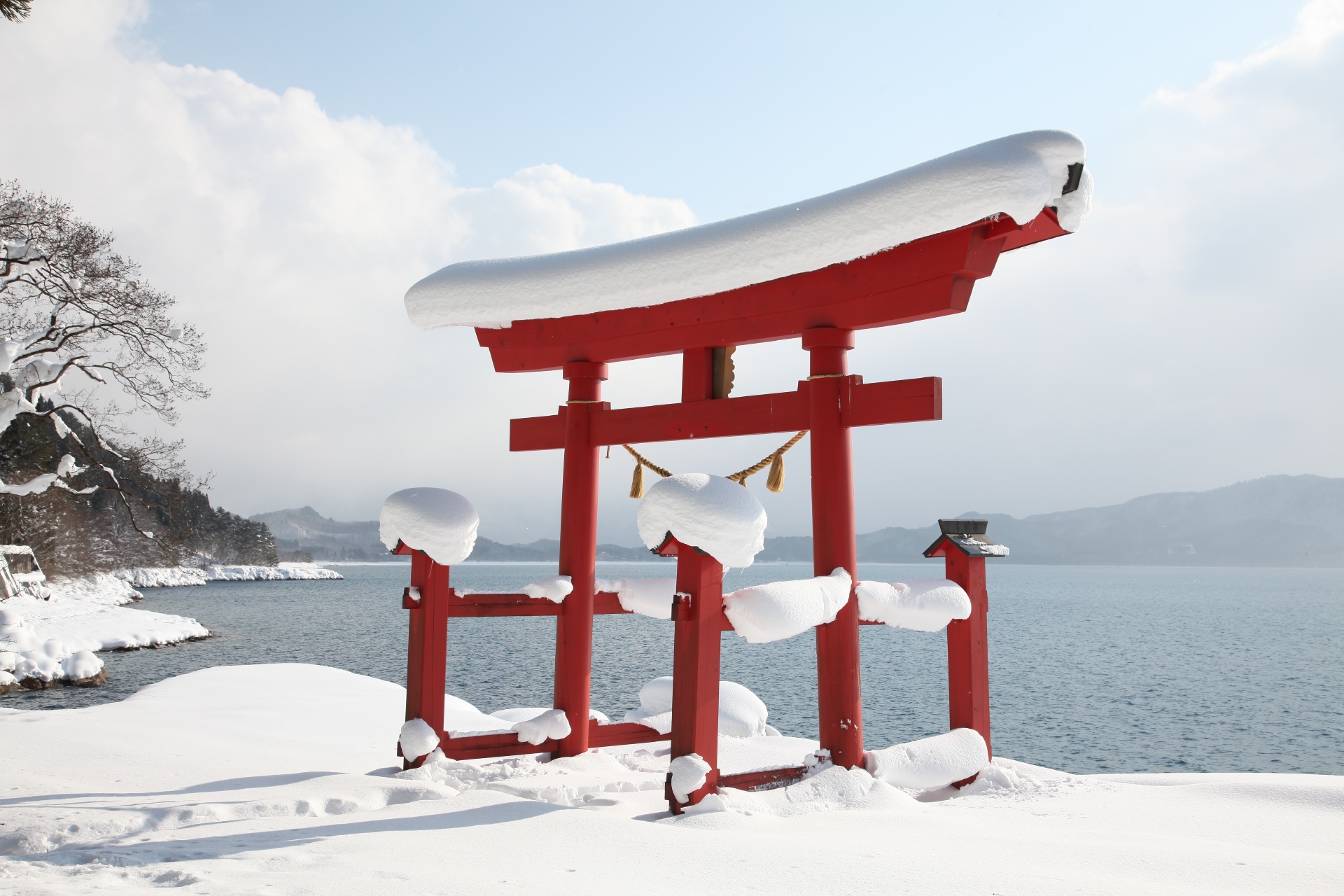 冬の御座石神社　秋田の風景