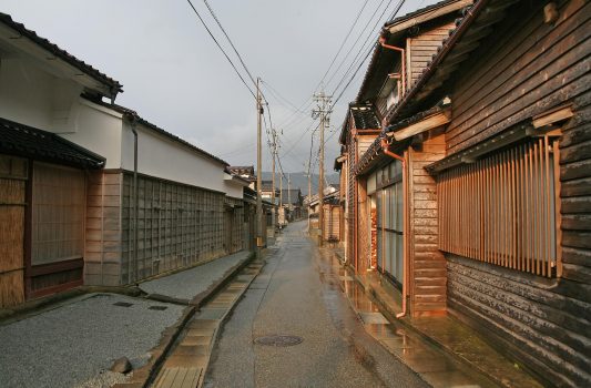 日本の伝統的な町並み　輪島門前町の黒島地区　石川の風景