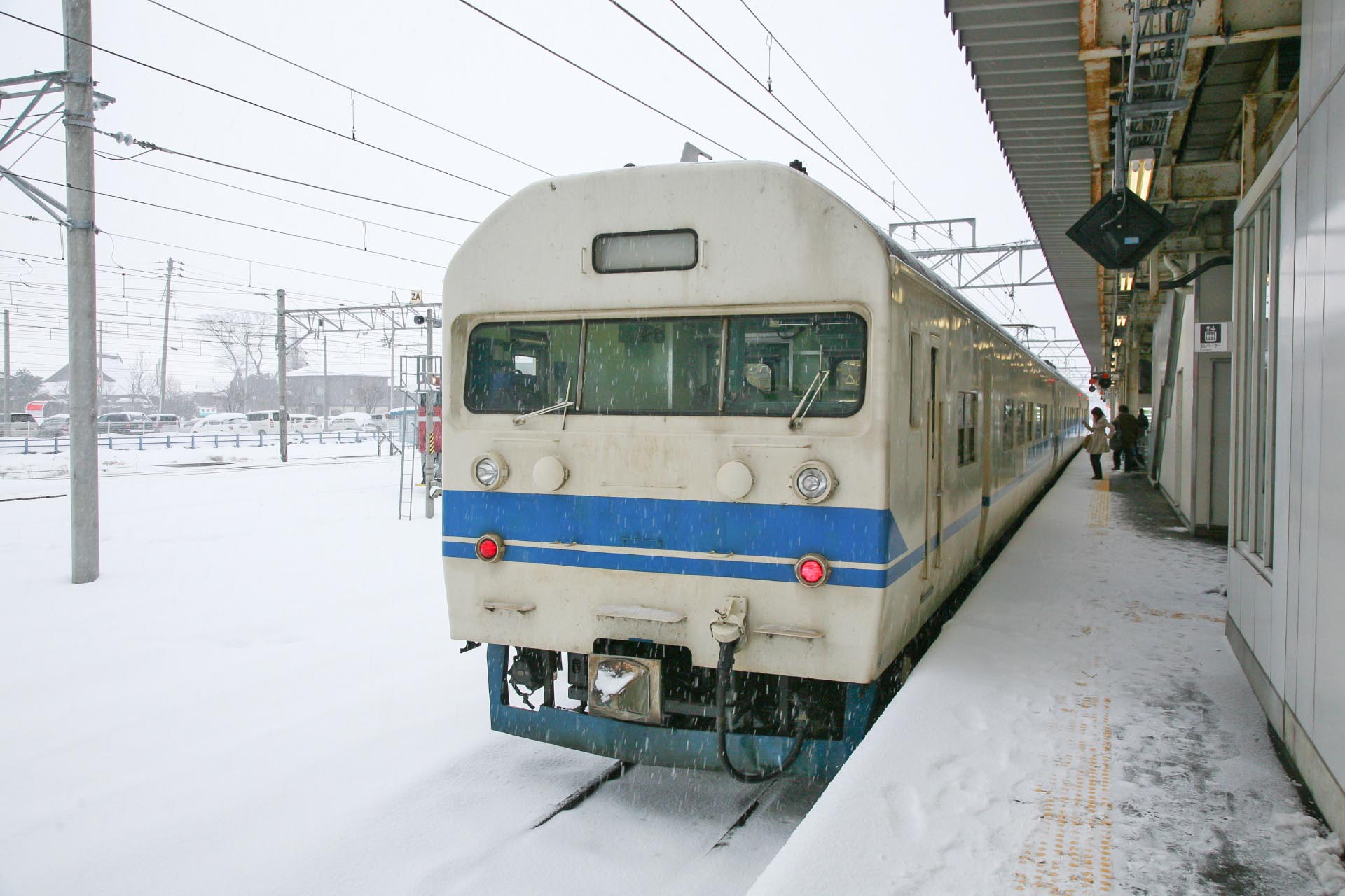 駅のある風景　雪の直江津駅　新潟の冬の風景