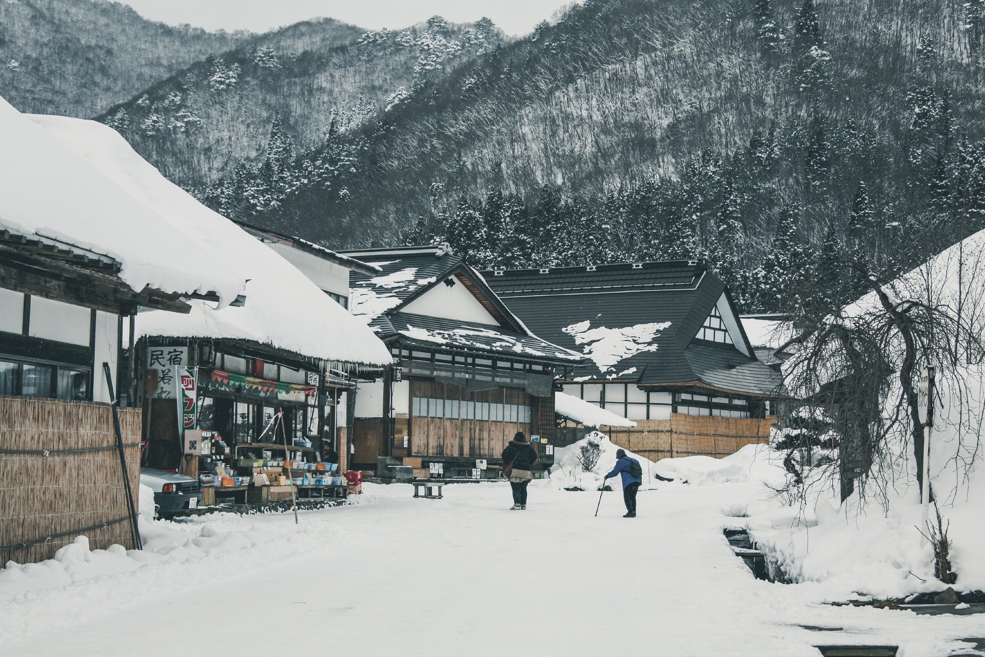 雪の大内宿　福島の冬の風景
