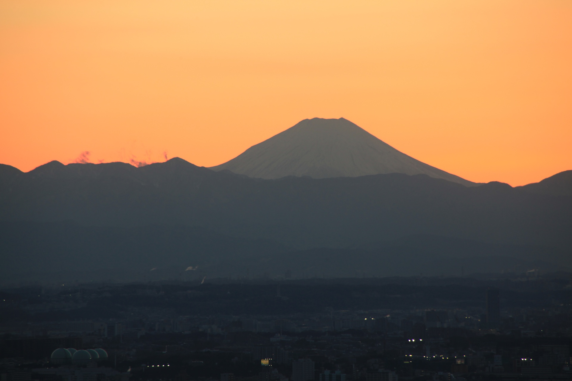 東京・新宿から見る富士山　東京の風景