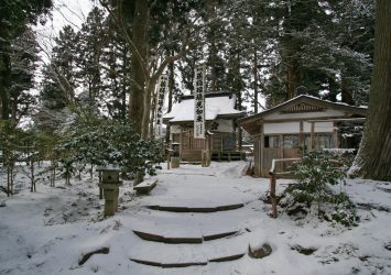 冬の奥州平泉　中尊寺薬師堂　岩手の風景