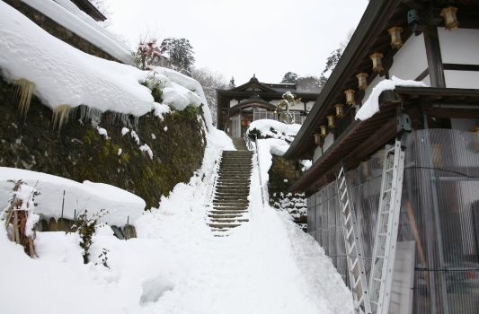 冬の山寺の風景　山形の風景