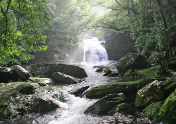 つがね落としの滝　長崎の風景