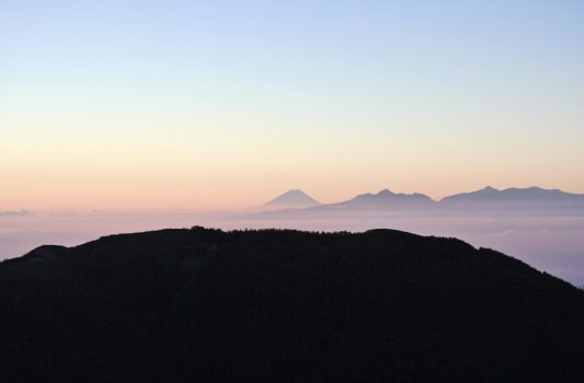 蝶ヶ岳山頂から見る朝の風景　長野の風景