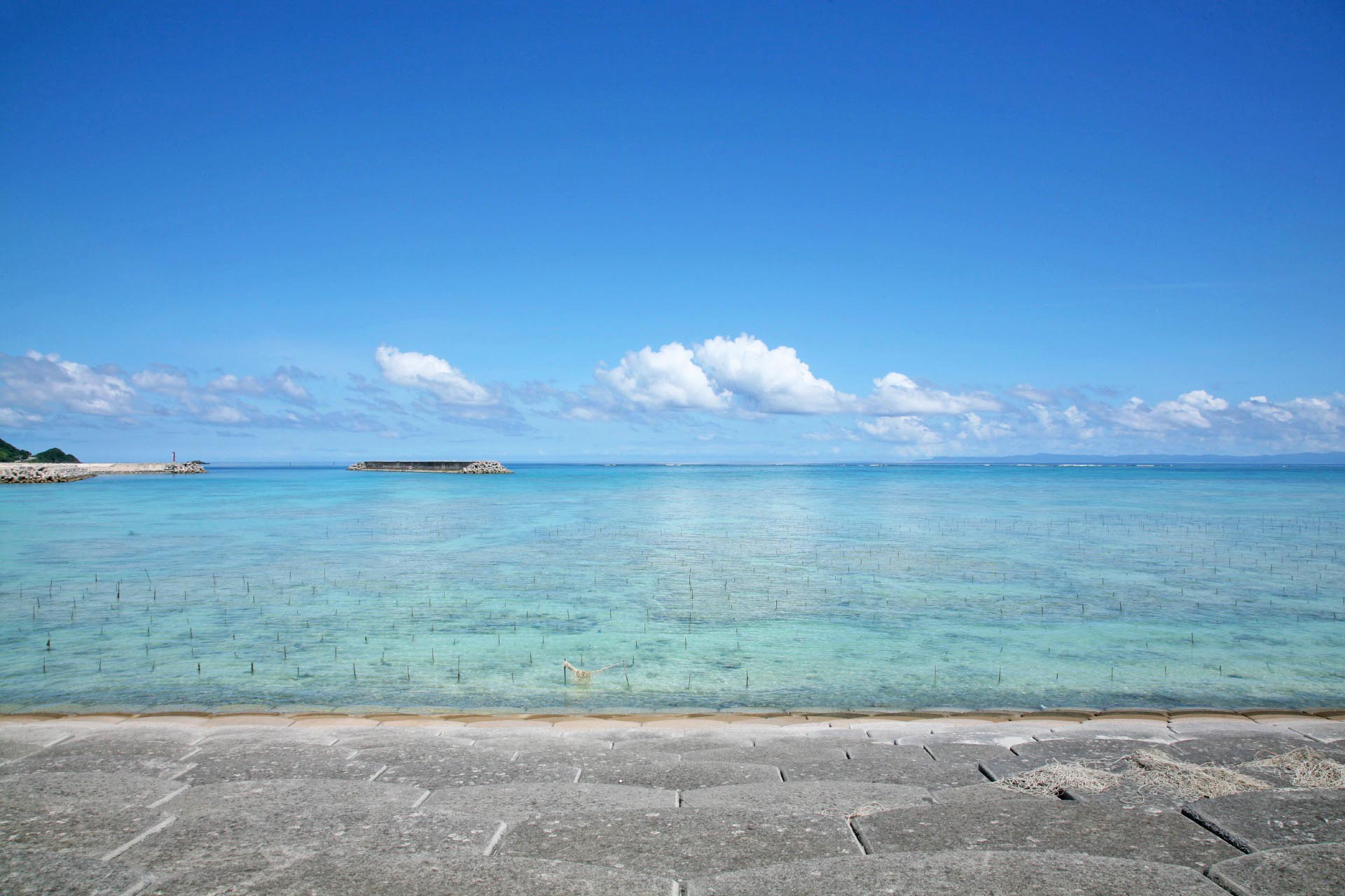 夏の海　沖縄の風景