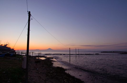 三浦半島から見る夕暮れの海と富士山　神奈川の風景