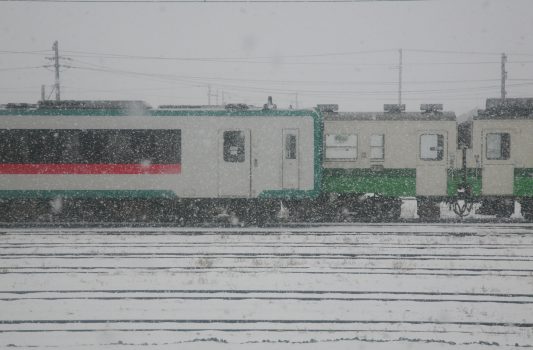 雪の小牛田駅　宮城の冬の風景