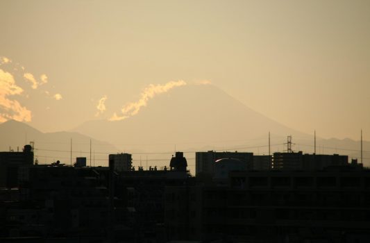 冬の夕方の富士山　埼玉の風景