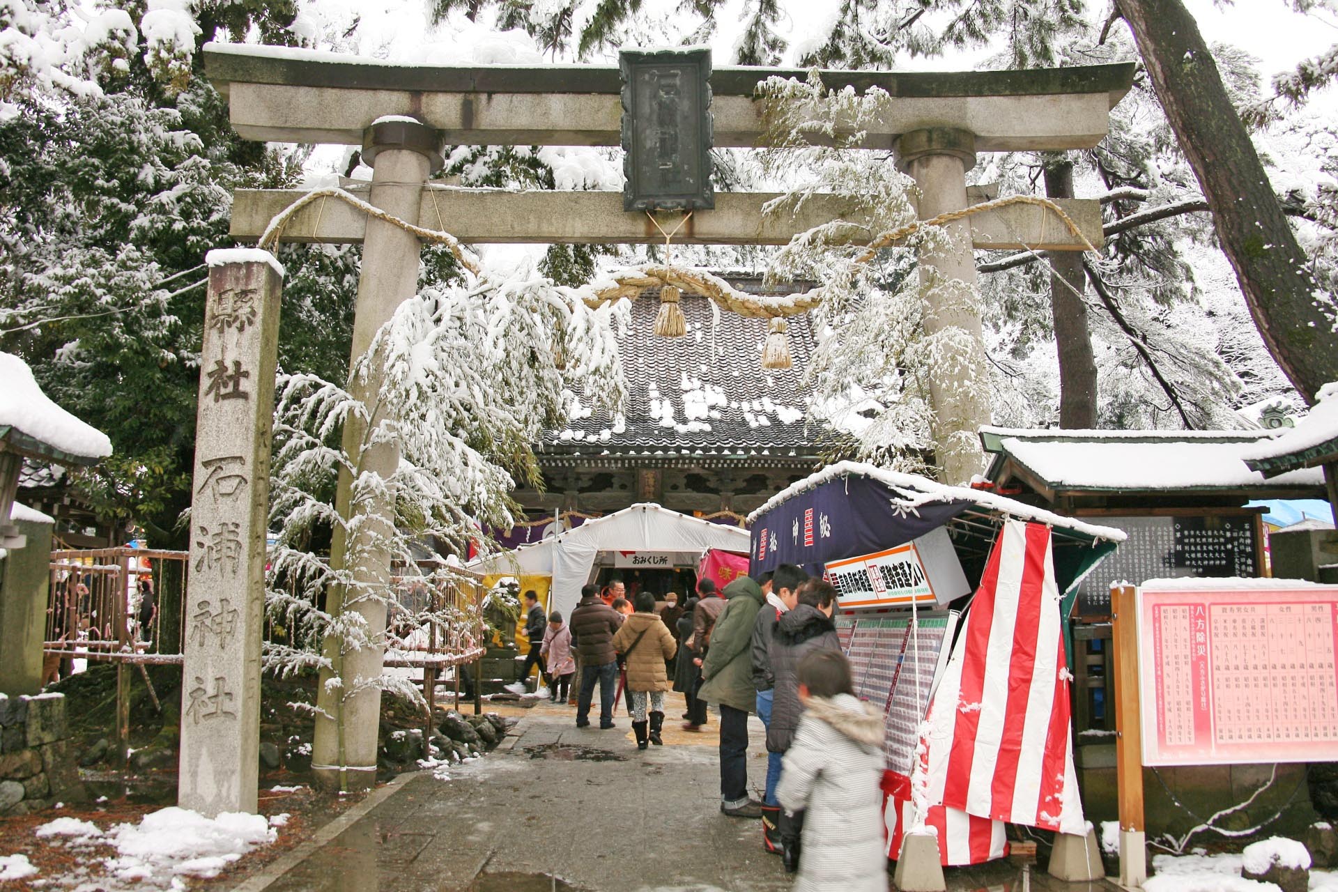 正月の金沢　雪の石浦神社　石川の正月風景　日本の正月の風景