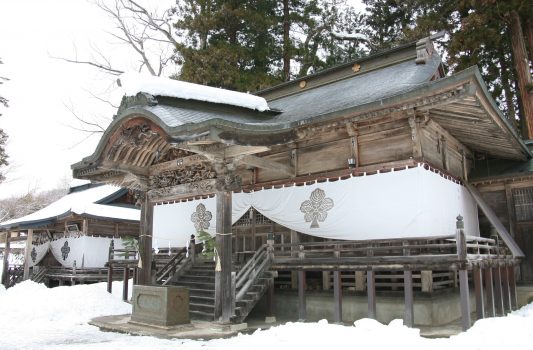 雪の小川神社　長野の正月風景　日本の正月の風景
