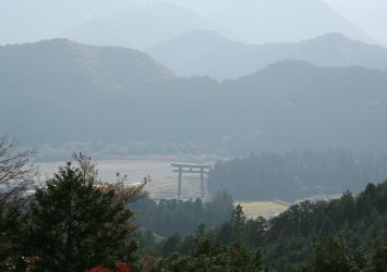 熊野古道から見る大鳥居の風景　和歌山の風景