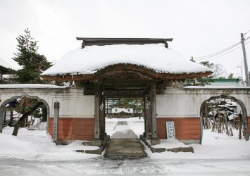 冬の法眼寺　青森の風景