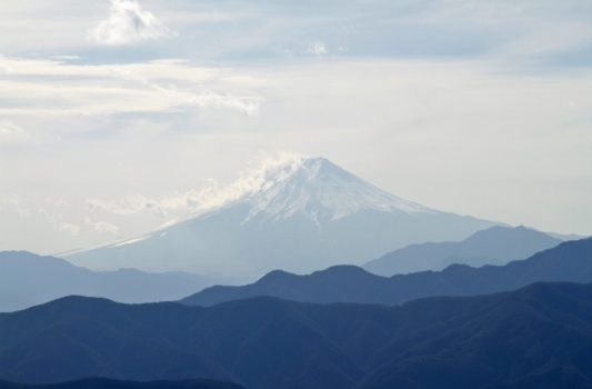 鷹ノ巣山から見る富士山　東京の風景