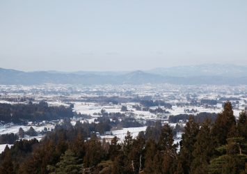冬の砺波平野　散居村の風景　富山の風景