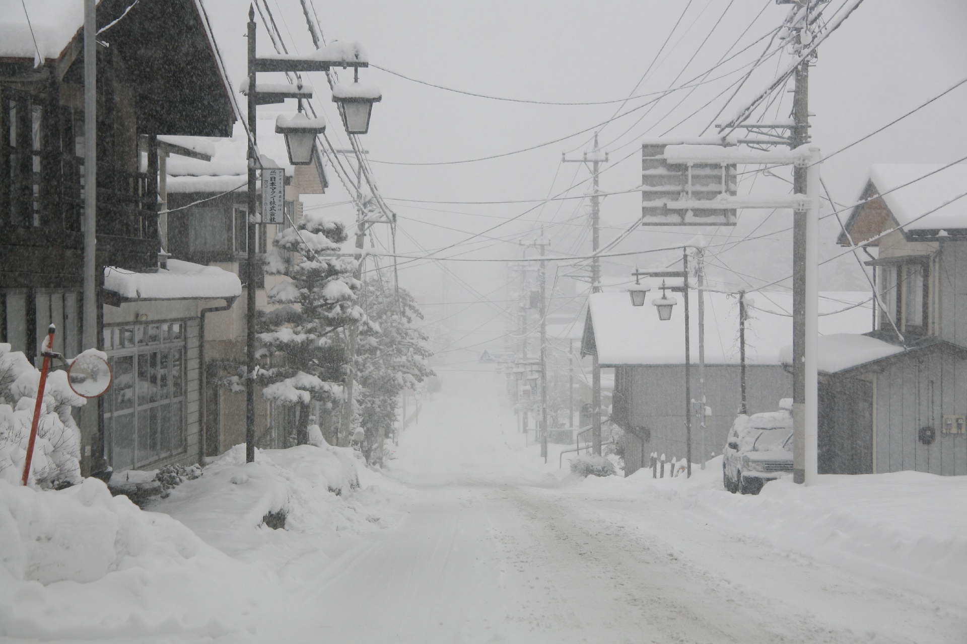 雪の長野街道　群馬の風景