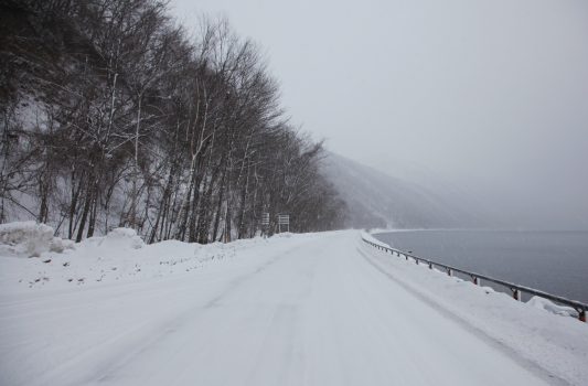 冬の支笏湖畔　北海道の冬の風景