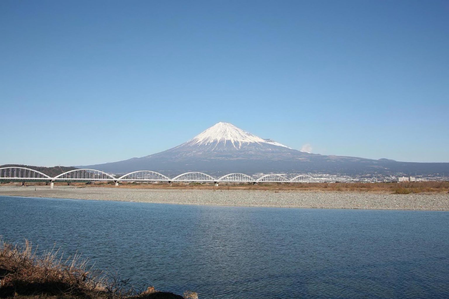 冬の富士山と富士川の風景 静岡の風景 | JAPAN WEB MAGAZINE 「日本の風景」 JAPAN SCENE