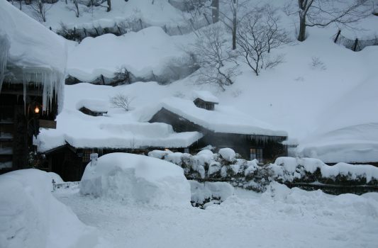 冬の乳頭温泉郷「鶴の湯」の風景　秋田の風景