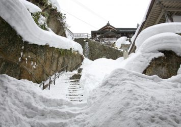 雪の山寺「立石寺」　山形の冬の風景