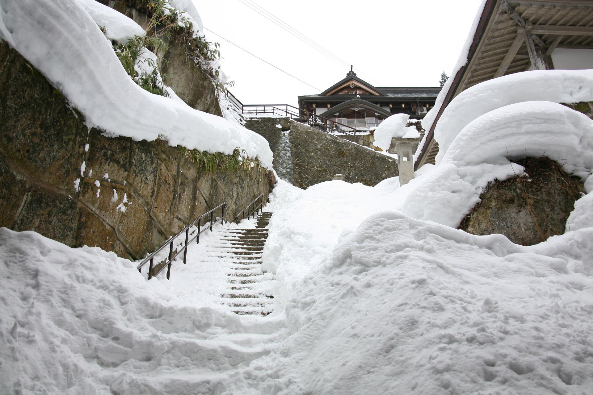 雪の山寺「立石寺」　山形の冬の風景