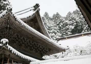 雪の中の永平寺　福井の風景