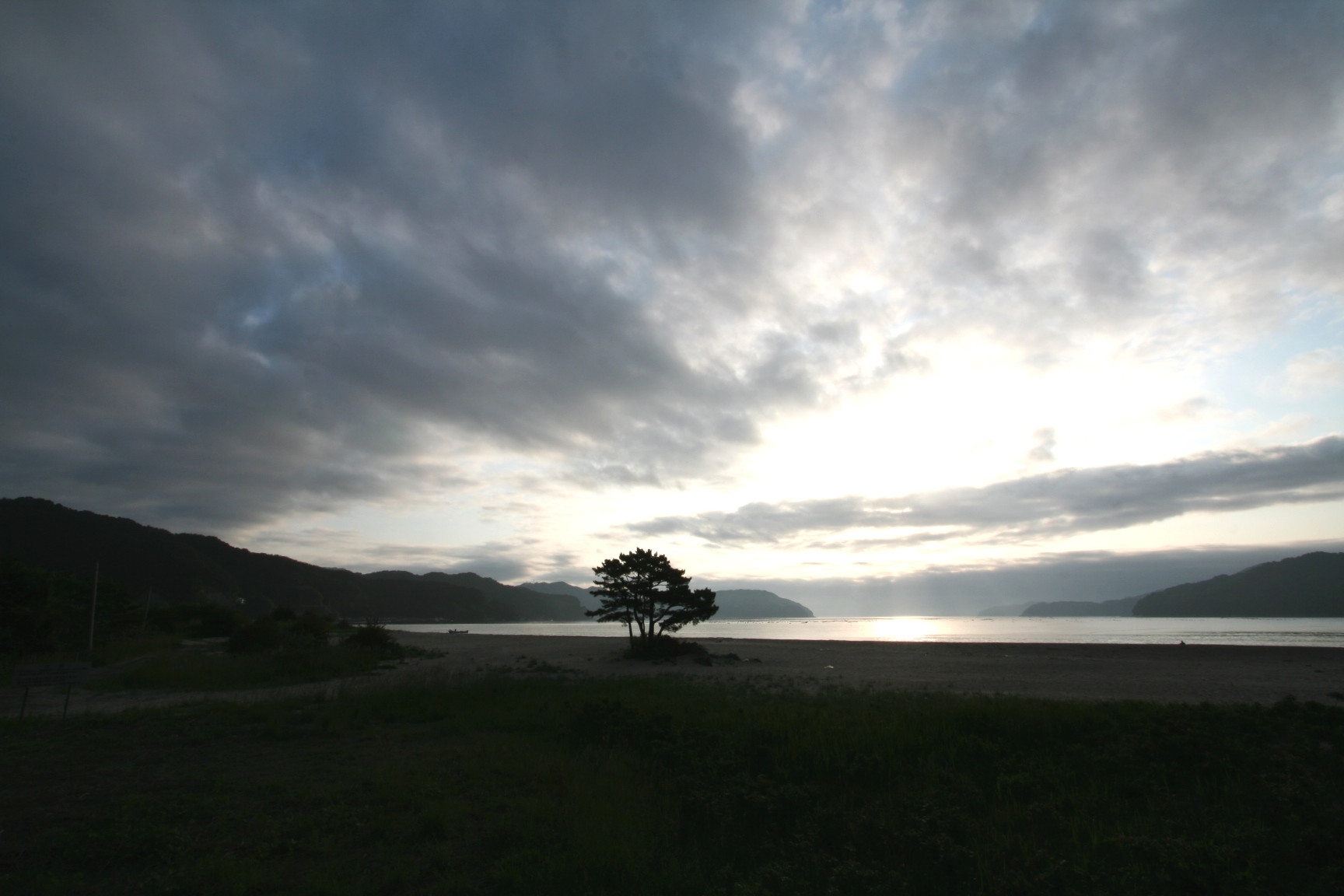 六月の朝の三陸海岸　岩手の風景