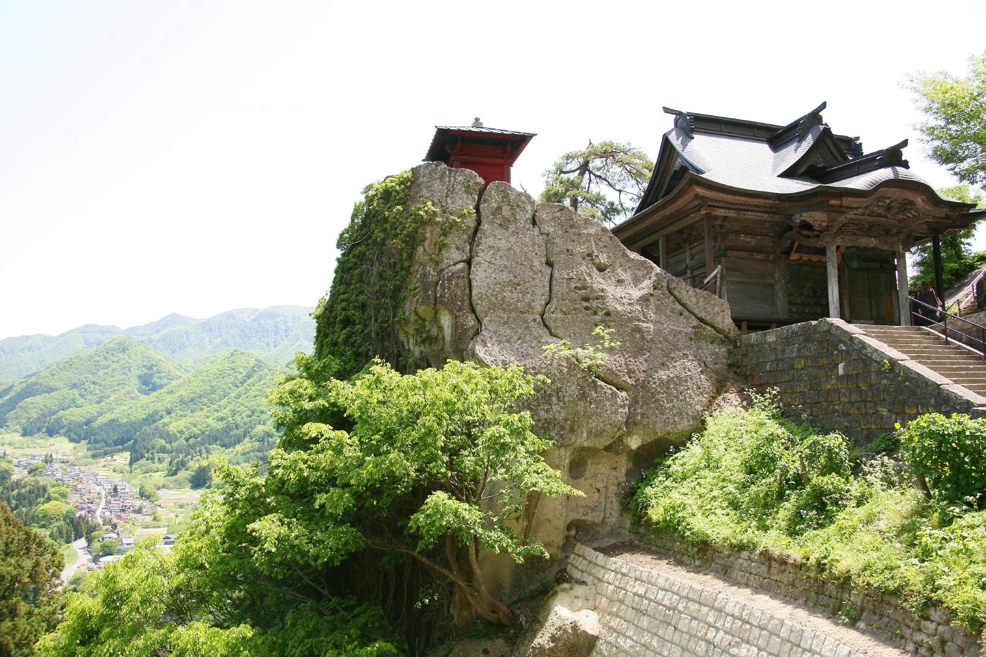 新緑の山寺　五月の立石寺の風景　山形の風景