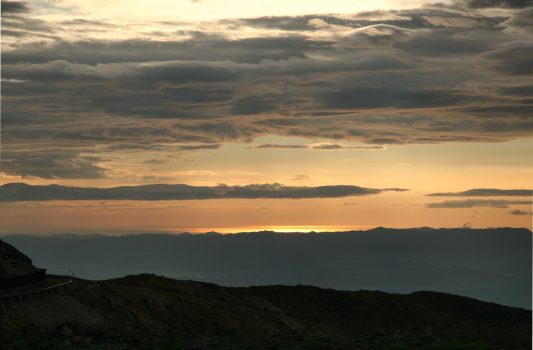 磐梯吾妻スカイラインから見る絶景　光り輝く朝の太平洋　福島の風景