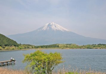 初夏の富士山と田貫湖　静岡の五月の風景