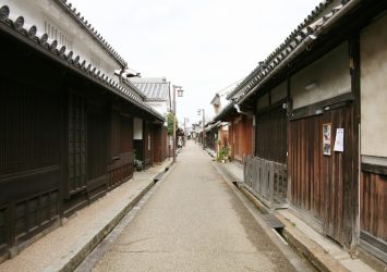 「今井町の町並み」　奈良の伝統的な古い町並み　夏の奈良の風景